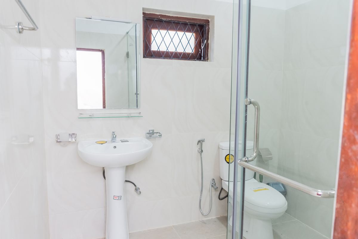 Bathroom at Ja-Ela Serenity Villa