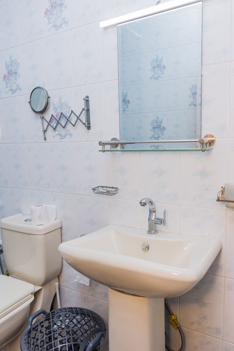 Upper floor bathroom